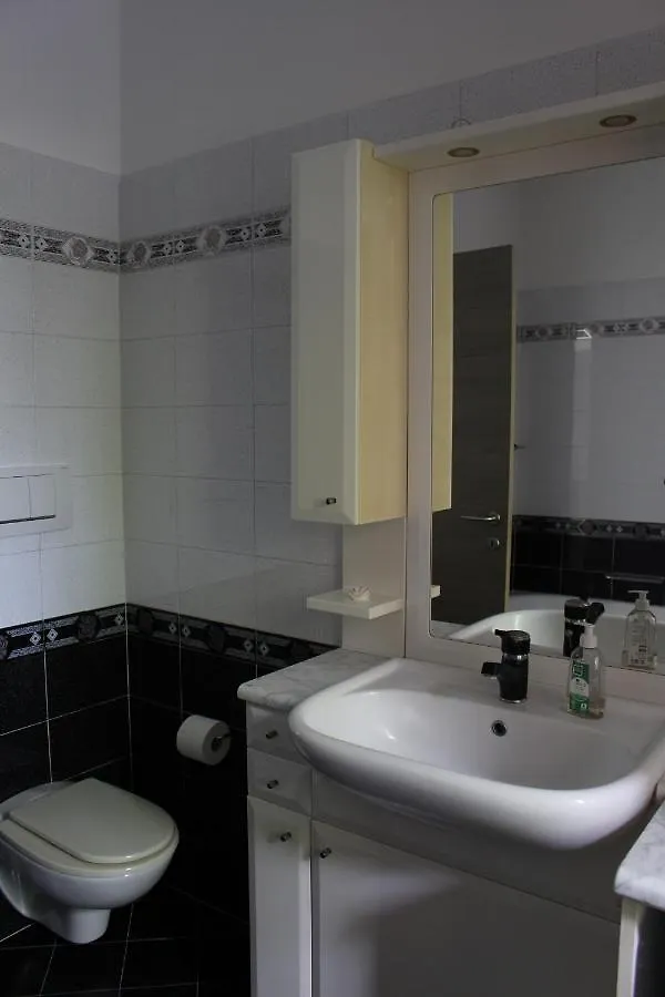 Apartment Casa Maria-Appartamento In Villa Ispra Italy